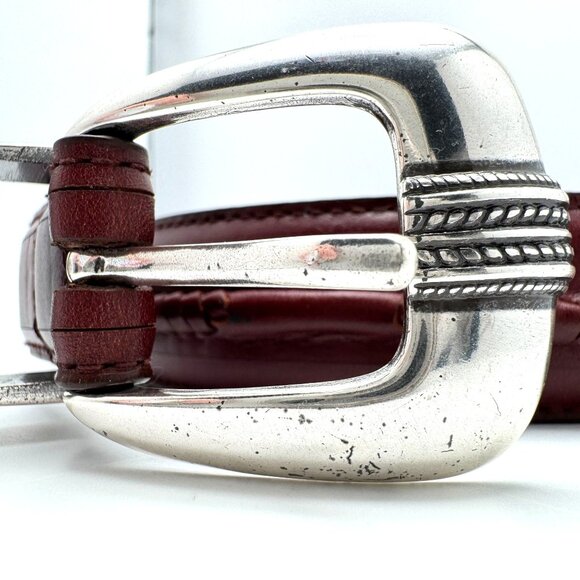 Mens Izod Brown Genuine Leather Belt Silver Buckle Embossed Details Size 40 - Picture 2 of 9